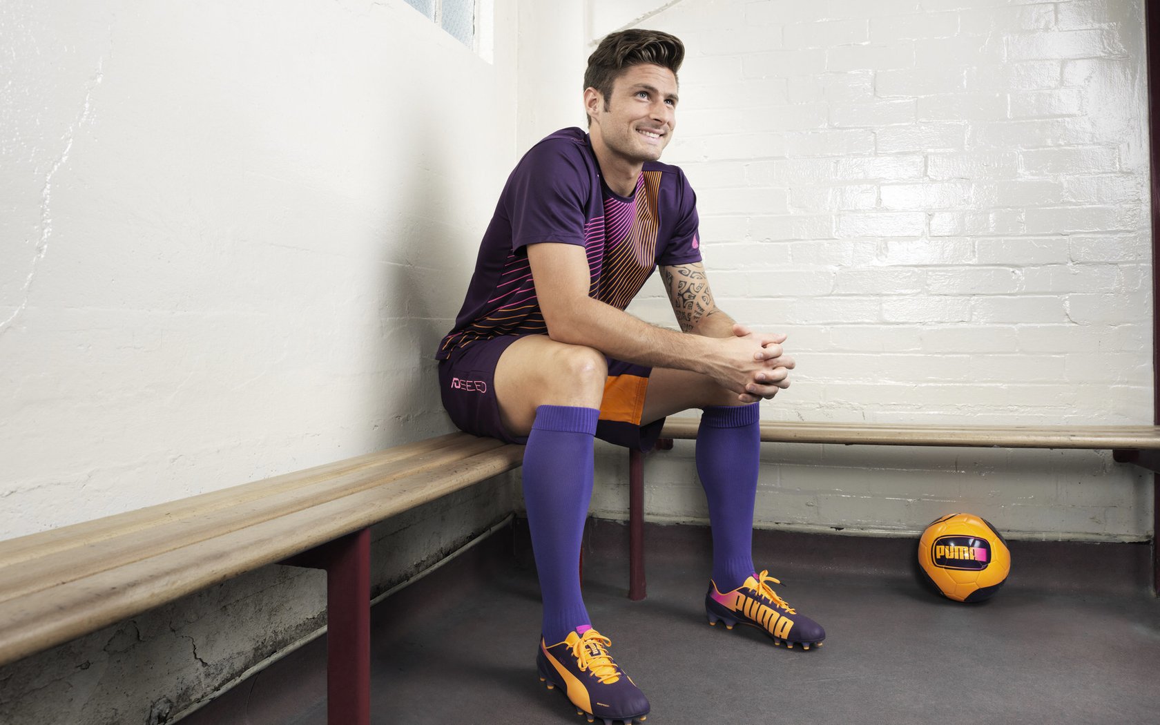 逆境中的“铁血战士”——球队如何在危机中崛起，铁血战士对手